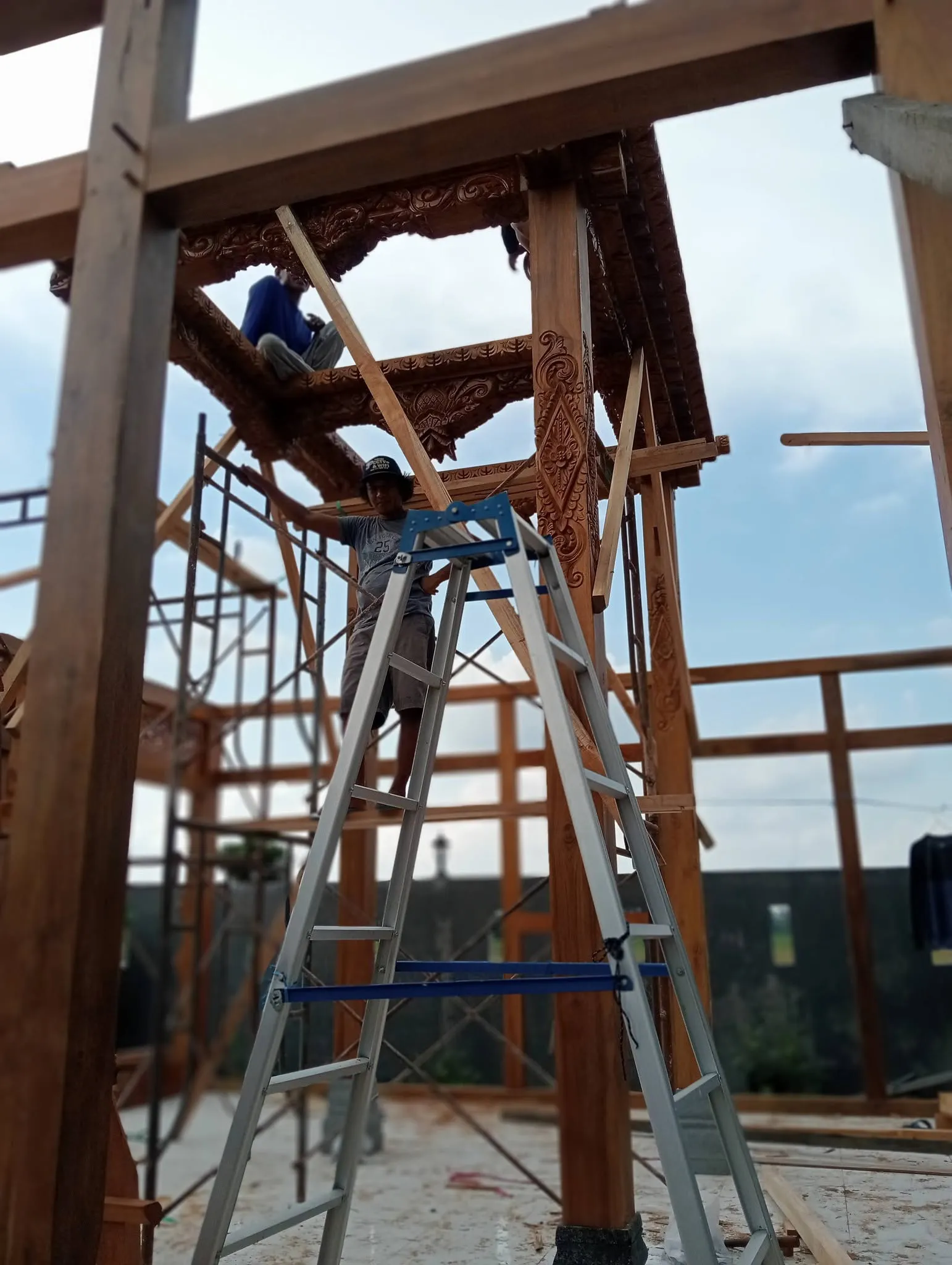 On-Site Structural Erection by Master Javanese Artisans